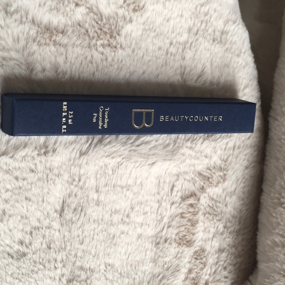 BRAND NEW BeautyCounter Touchup Concealer Pen in Medium 1.
